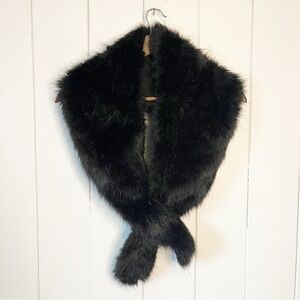 L.A. Express Black Faux Fur Pull Through Skarf. OS.